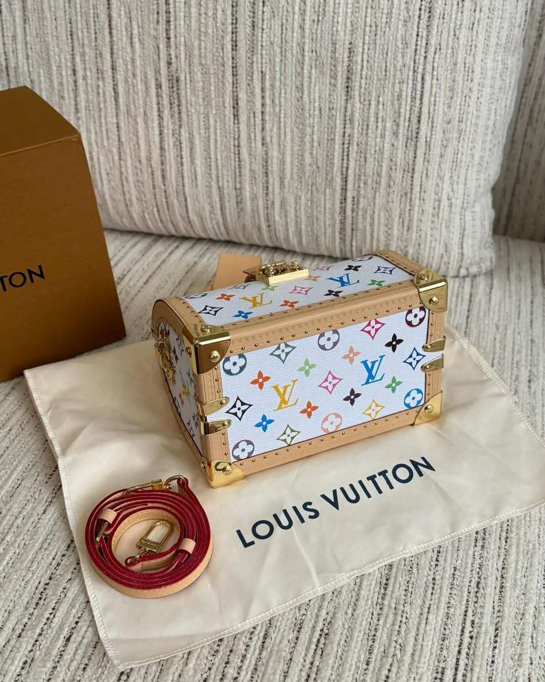 Louise vuttion 4